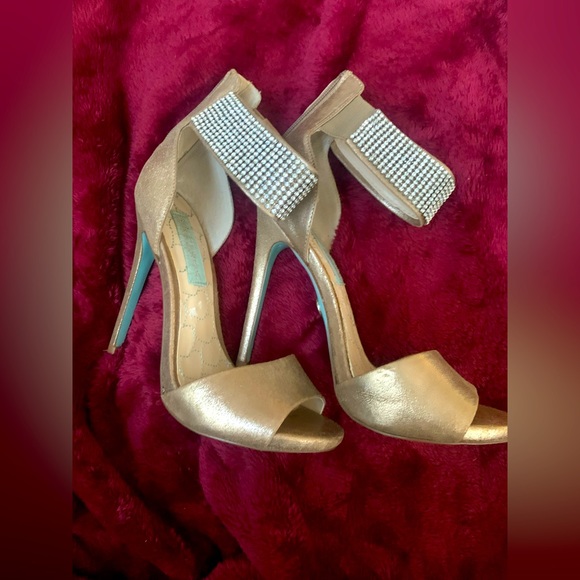 Betsy Johnson Gold Heels - size 6 - Picture 1 of 7